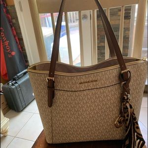 Micheal Kors Vanilla LG TZ Tote